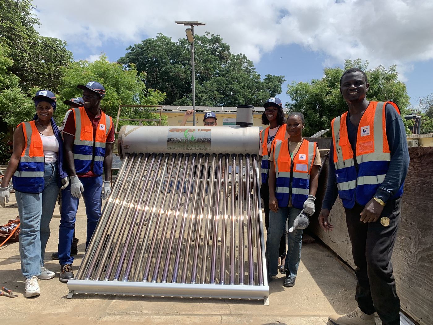 Un chauffe-eau solaire installé par la cohorte